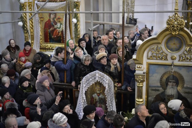 Томос, селфі та колядки: Петро Порошенко на Волині. ФОТОРЕПОРТАЖ