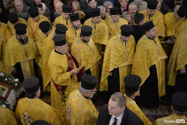 Томос, селфі та колядки: Петро Порошенко на Волині. ФОТОРЕПОРТАЖ