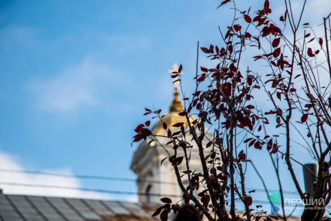 За фото в луцькому сквері – 150 доларів чи навушники AirPods*