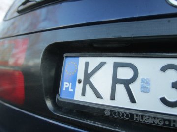 Конфісковані євро бляхи роздають безкоштовно