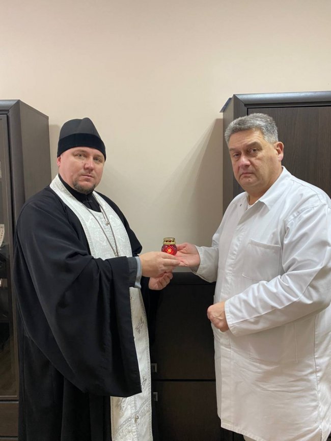 У Володимир привезли Вифлеємський вогонь миру: його передадуть військовим. ФОТО