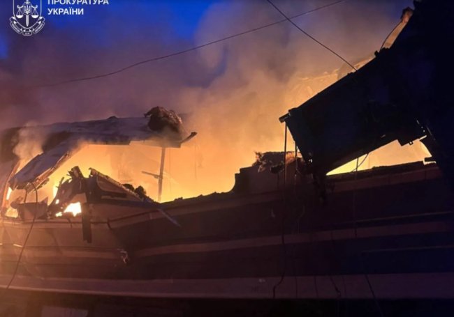 На Харківщині росіяни обстріляли пасажирський потяг, є загиблі