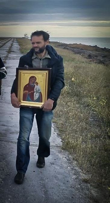 У Маріуполі віряни РПЦ виганяли демонів «Азову» та ЗСУ з території заводу