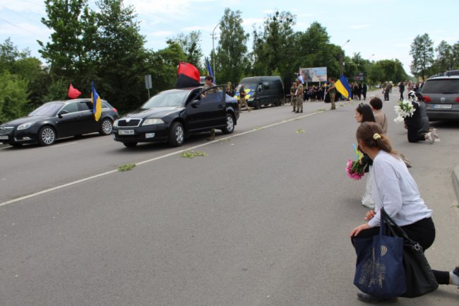 Прикрив собою побратимів: на Волині попрощалися з Героєм Миколою Жуком