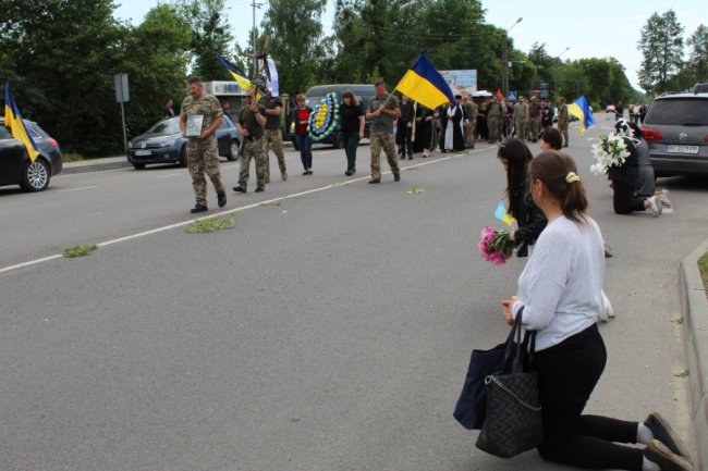 Прикрив собою побратимів: на Волині попрощалися з Героєм Миколою Жуком