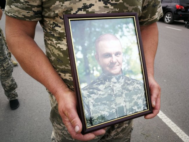 Прикрив собою побратимів: на Волині попрощалися з Героєм Миколою Жуком