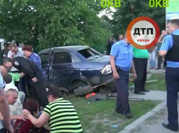 Під Києвом нетверезий водій збив двох дітей на смерть. ВІДЕО. ФОТО