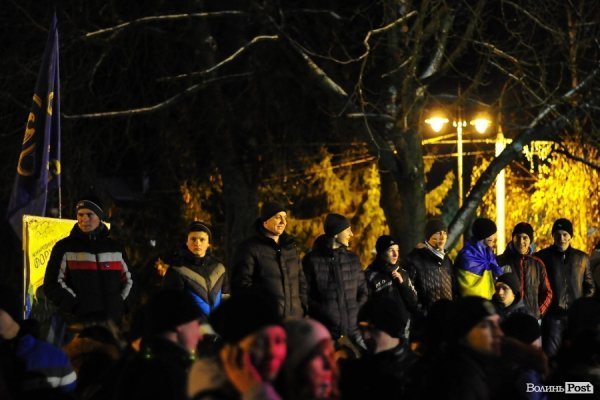 Як у Луцьку музиканти розважали люд на Євромайдані. ФОТО. ВІДЕО