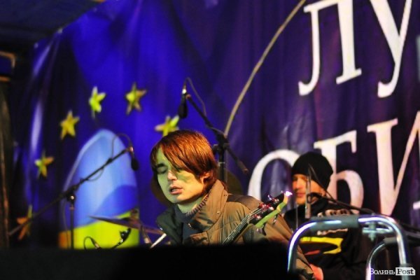 Як у Луцьку музиканти розважали люд на Євромайдані. ФОТО. ВІДЕО