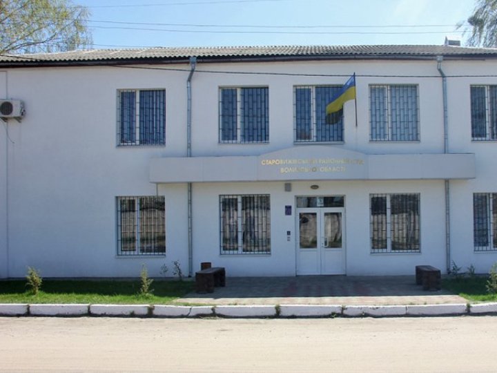 На Волині п'яний студент переліз через паркан та викрав авто