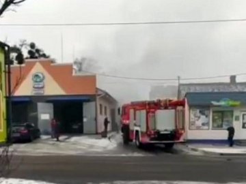 У місті на Волині горіла автомийка