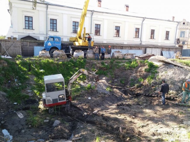 Спробували відновити скандальне будівництво у Старому місті. ФОТО