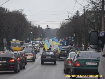 Луцьк зі слізьми зустрів загиблого Героя Андрія Гурного. ФОТО