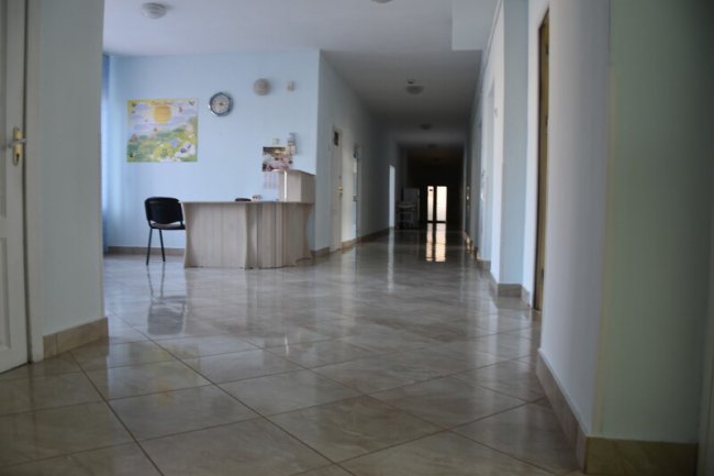 Лінолеум замінили на плитку: показали ремонт у луцькому пологовому будинку. ФОТО