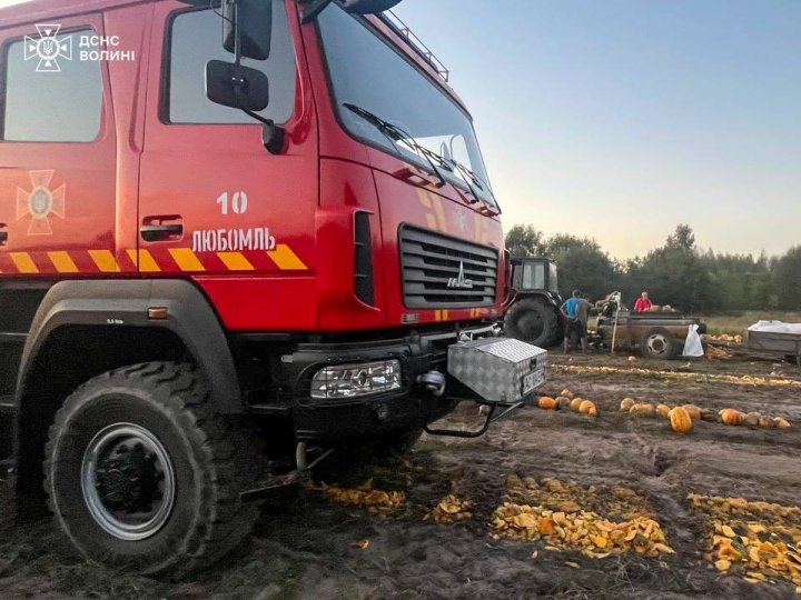 Волинянину під час збирання гарбузів затиснуло ногу в подрібнювачі комбайна