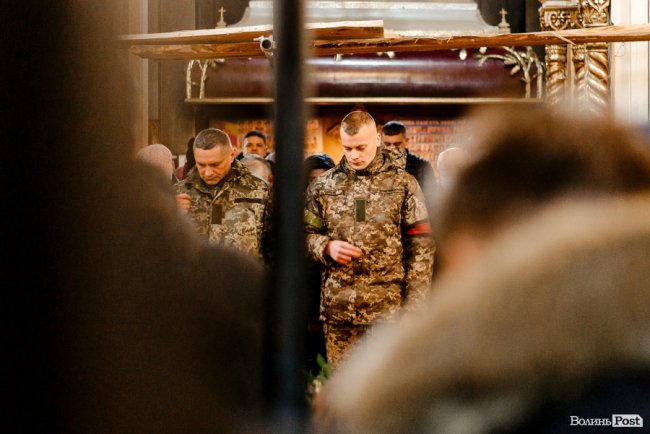 «Вивільнюємося ціною життя Героїв»: у Луцьку попрощалися із Владиславом Недільком. ФОТО