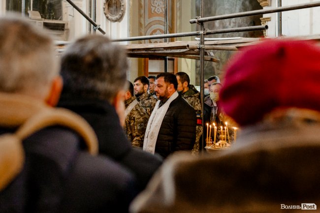 «Вивільнюємося ціною життя Героїв»: у Луцьку попрощалися із Владиславом Недільком. ФОТО