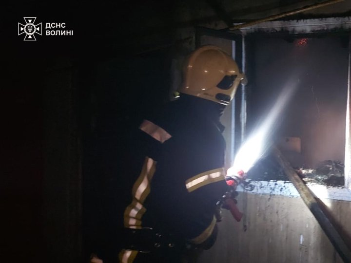 На Волині горіли два житлові будинки та господарська споруда