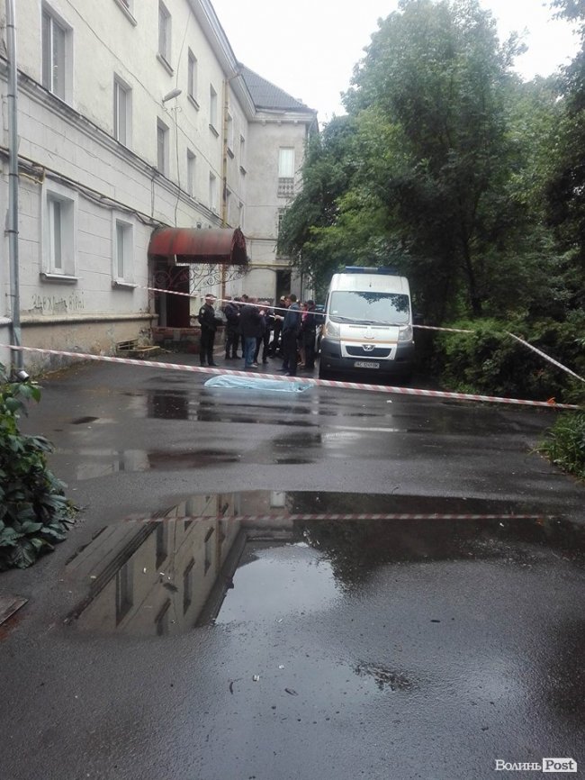 У Луцьку загинула жінка, випавши з вікна. ФОТО