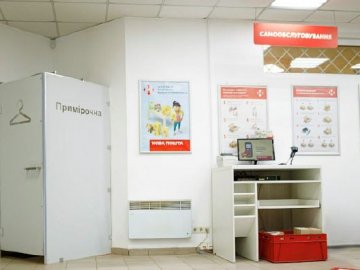 «Нова пошта» встановлює примірочні у відділеннях