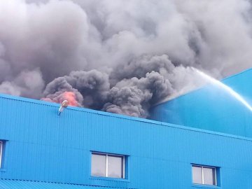 У Києві горять склади: площа займання – більше 10 тисяч квадратних метрів. ФОТО