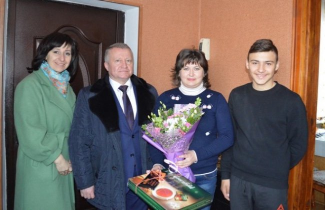 Як у Ковелі вітали зі святом весни дружин загиблих Героїв. ФОТО