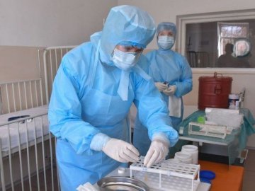 Луцьким медикам, що борються з коронавірусом, виділять 1,5 мільйона на надбавки