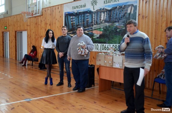 Бігали, раділи, вболівали: у Ковелі школярі змагалися на святкових «Веселих стартах»