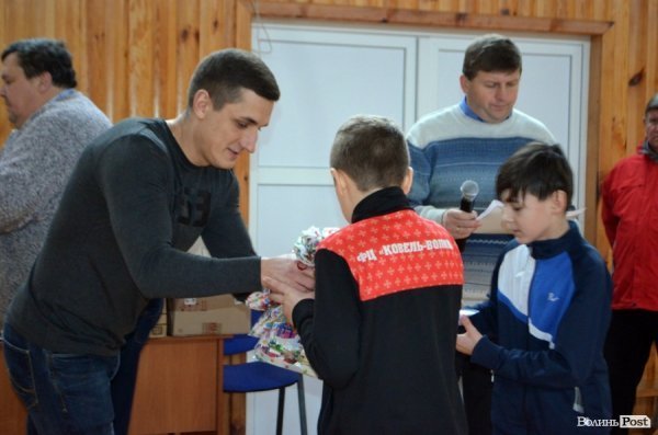 Бігали, раділи, вболівали: у Ковелі школярі змагалися на святкових «Веселих стартах»