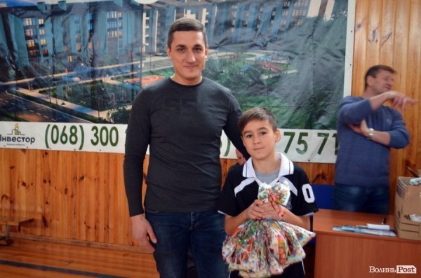 Бігали, раділи, вболівали: у Ковелі школярі змагалися на святкових «Веселих стартах»