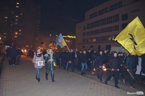 «На деревах замість листя розіпнем сепаратиста», - Марш у Луцьку. ФОТО. ВІДЕО
