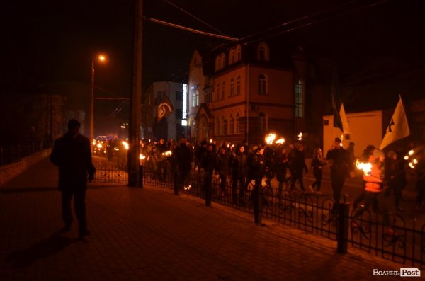 «На деревах замість листя розіпнем сепаратиста», - Марш у Луцьку. ФОТО. ВІДЕО