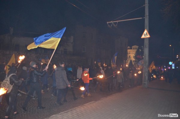 «На деревах замість листя розіпнем сепаратиста», - Марш у Луцьку. ФОТО. ВІДЕО
