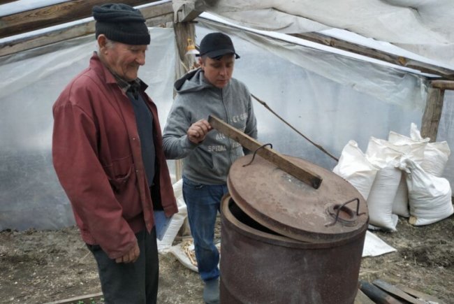 На Волині батько з сином зробили бізнес на вирощуванні розсади