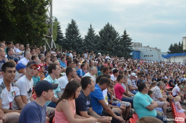 «Волинь» – «Шахтар»: як лучани вболівали на «Авангарді». ФОТО