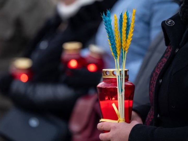 Україна сьогодні в скорботі вшановує жертв голодоморів