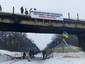 На Донбасі штурмують торгову блокаду: є постраждалі