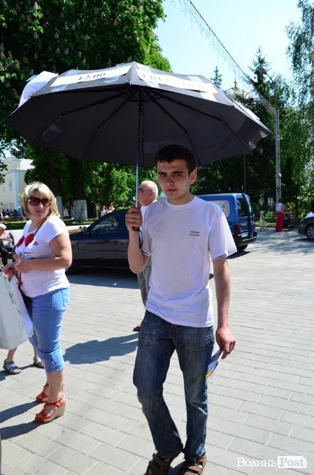 Така парасолька свідчить про те, що скликається безкоштовна екскурсія