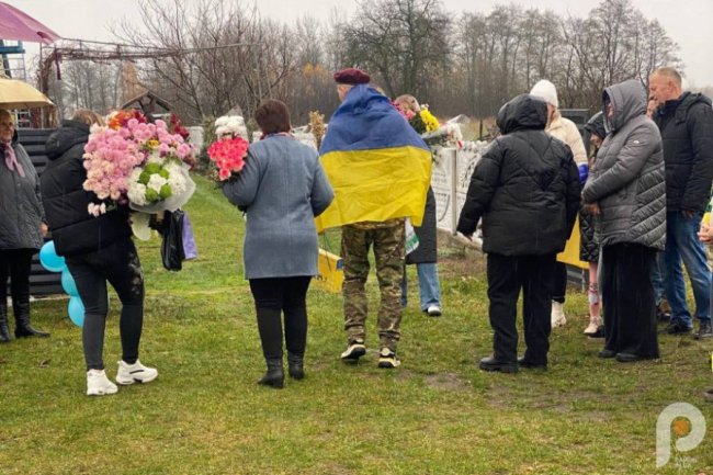 У рідному селі на Волині зустріли звільненого з полону воїна-десантника. ФОТО