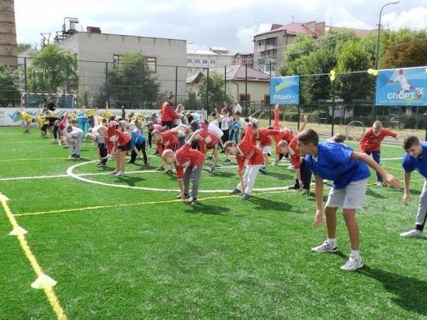 Олімпійці пропагують здоровий спосіб життя серед луцьких школярів. ФОТО