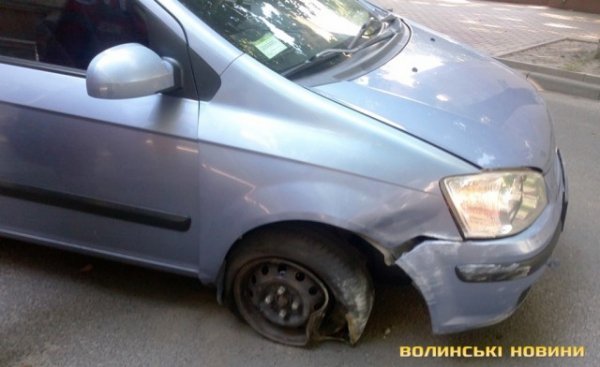 ДТП у Луцьку: машина перевернулася у центрі міста. ФОТО