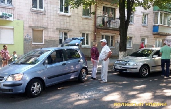 ДТП у Луцьку: машина перевернулася у центрі міста. ФОТО