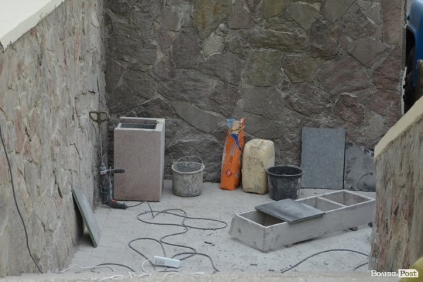 Луцьку мерію ремонтують. ФОТО