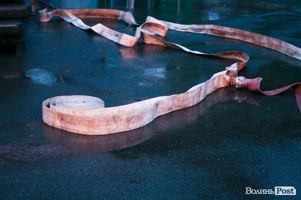 У Луцьку півтора десятка пожежників «гасили» гіпермаркет. ФОТО