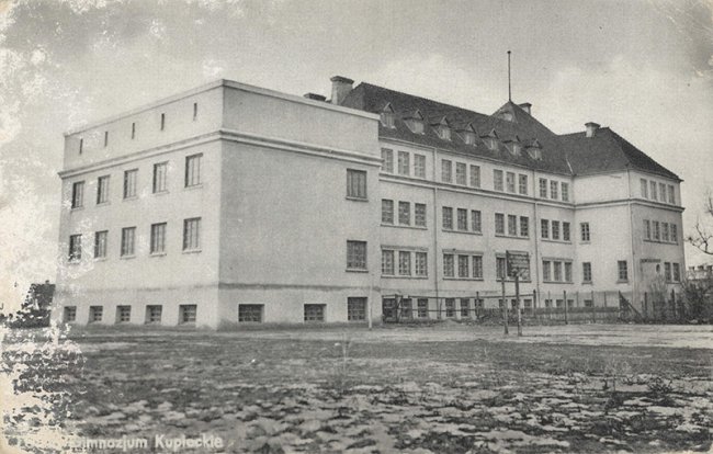 Купецька гімназія, приміщення «Польської матері шкільної» (нині тут міститься Управління СБУ у Волинській області). Фото надруковане в 1937–1938 рр.