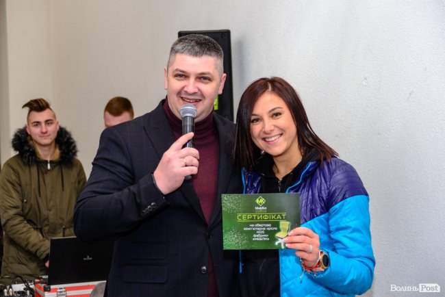 Зі знижками та цінними подарунками: у Луцьку грандіозно відкрилий шоурум меблів і декору «МакКо»*