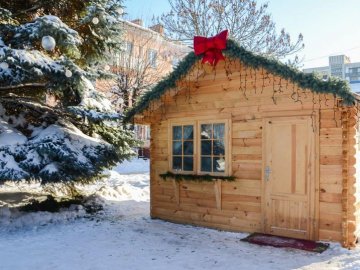 У Нововолинську головну ялинку не прикрашатимуть та дітям подарують свято
