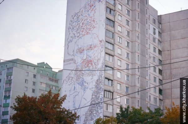 У Харкові на будинку малюють найбільший портрет Шевченка. ФОТО