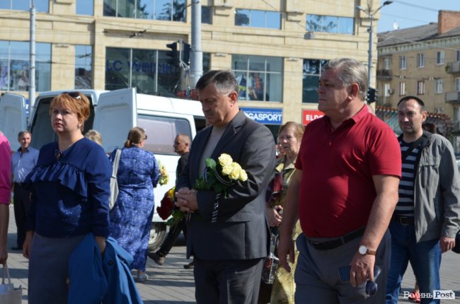 «Був сміливим, добрим і завжди допомагав»: у Луцьку попрощалися з Героєм Юрієм Лавренчуком. ФОТОРЕПОРТАЖ