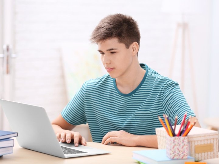 Хто підготує до НМТ ефективніше — штучний інтелект чи репетитор?